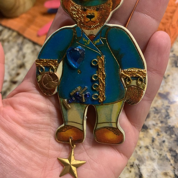 Rare 1983 B Shackman Captain Teddy Bear Brooch with star bling - Picture 2 of 6